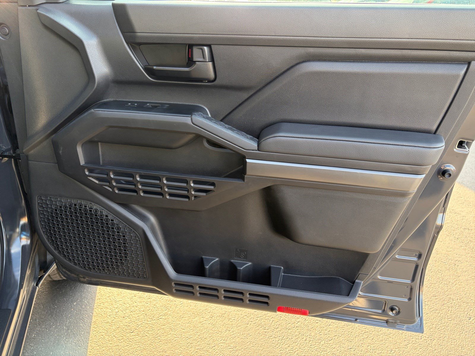 Certified 2025 Toyota Tacoma SR5 AWD/4WD image 16