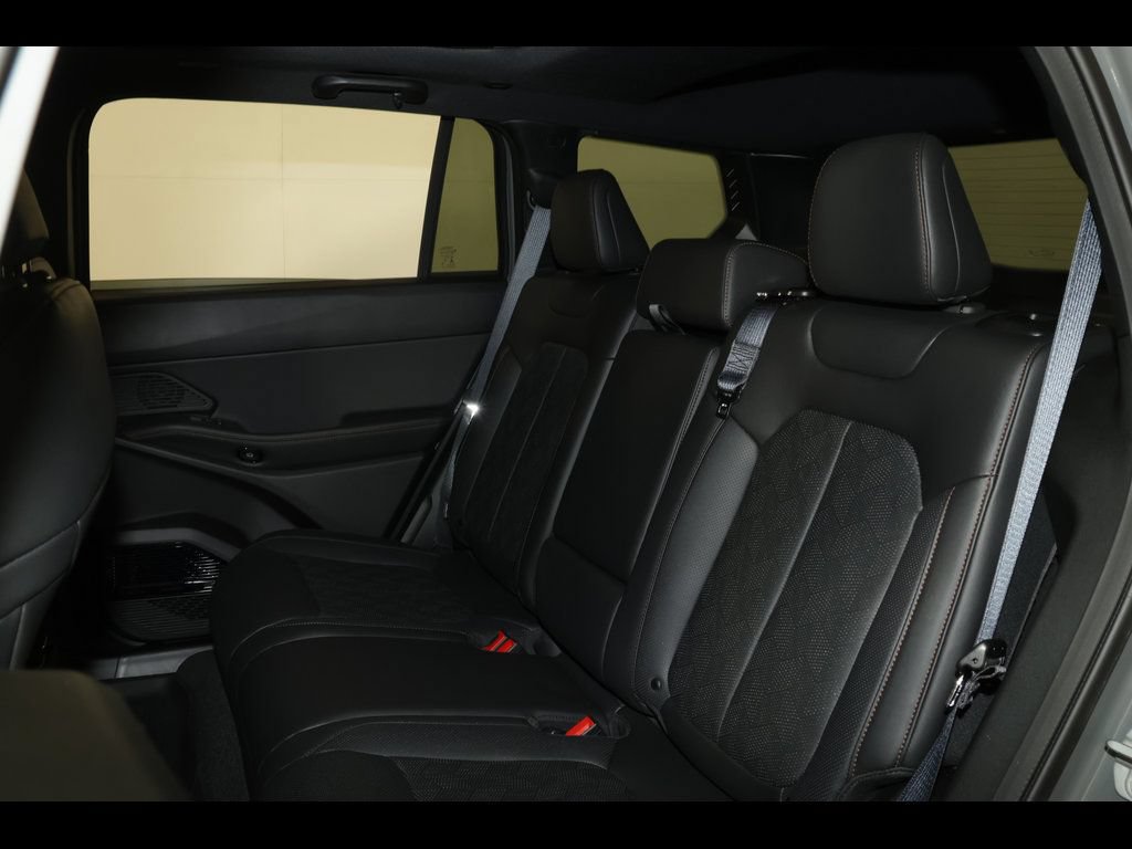 New 2026 Jeep Cherokee Overland w/ Advanced Pro Tech Group AWD/4WD image 25