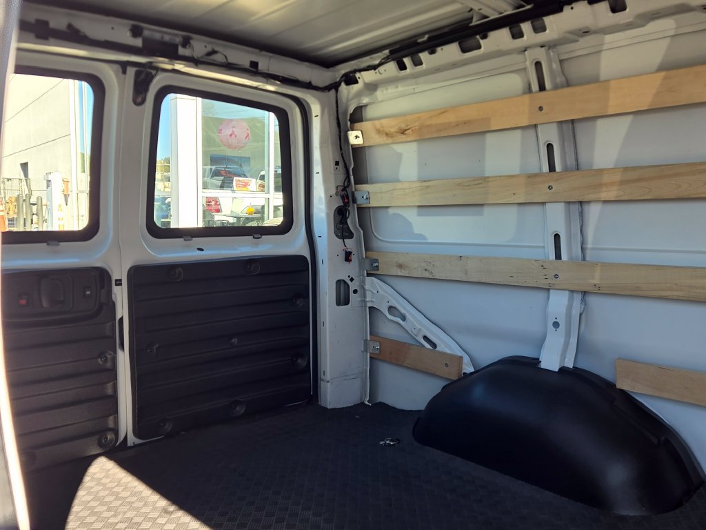 Used 2025 Chevrolet Express 2500 w/ Driver Convenience Package RWD image 6