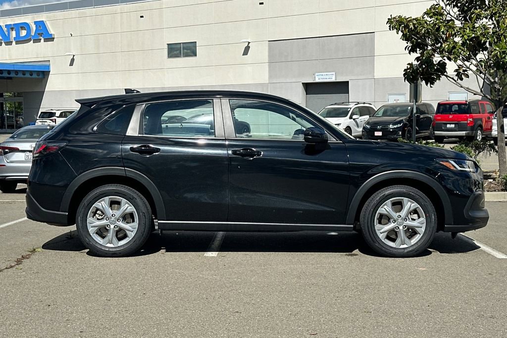Certified 2023 Honda HR-V LX image 3