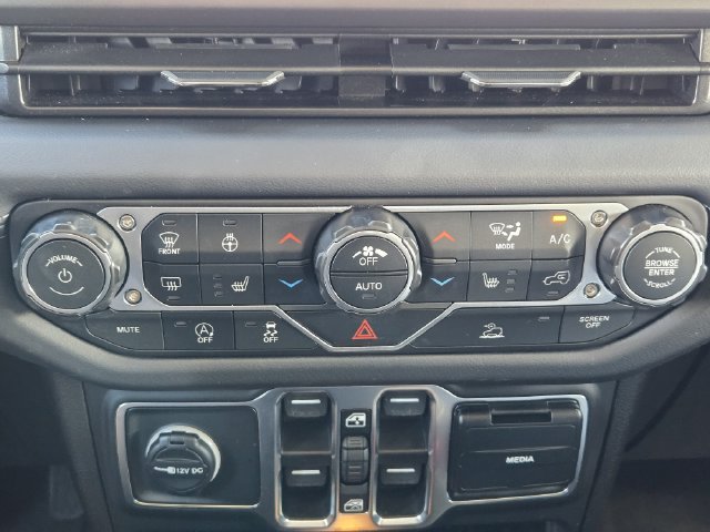 Used 2026 Jeep Wrangler Unlimited Sahara AWD/4WD image 24