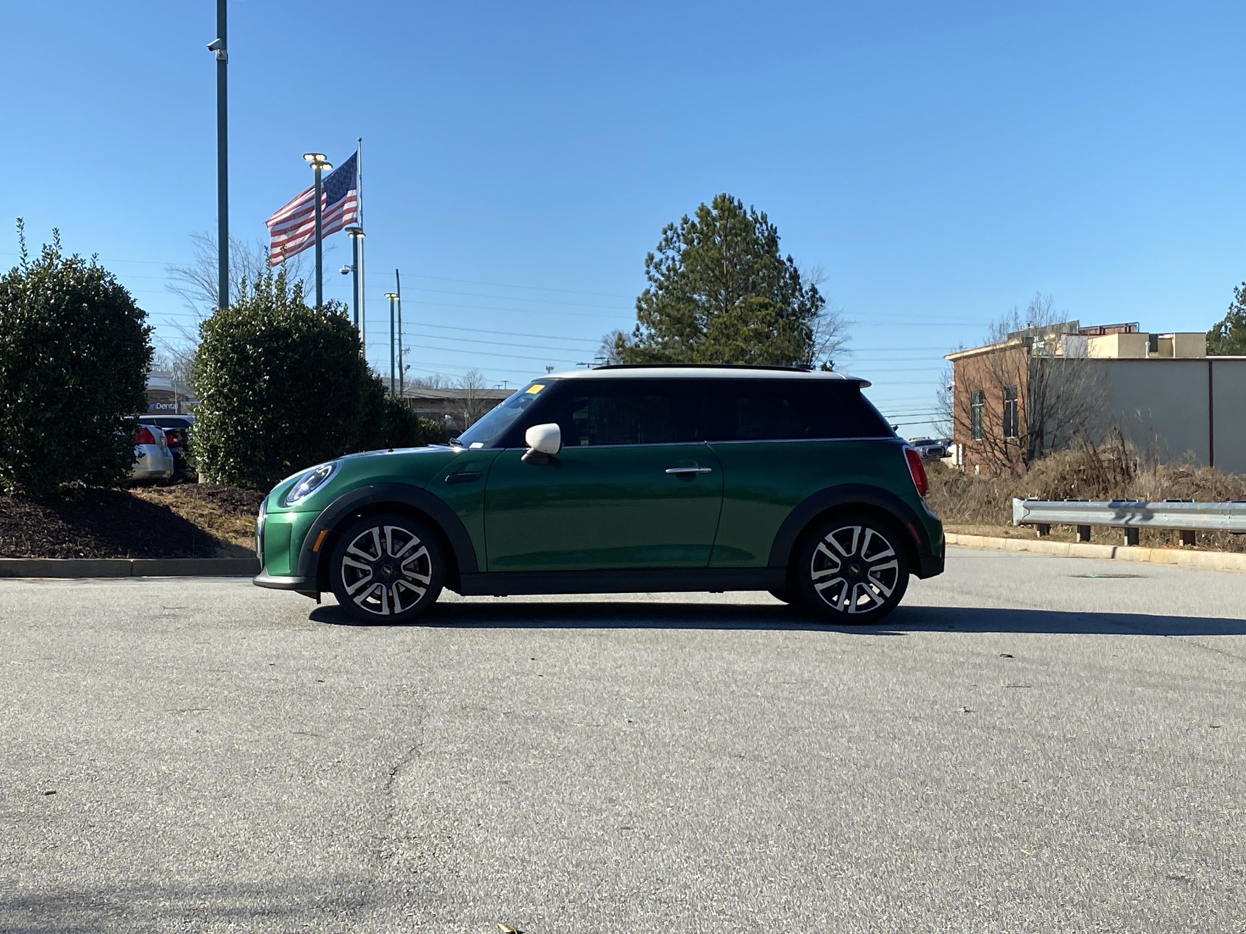Used 2022 MINI Cooper 2-Door Hardtop image 14