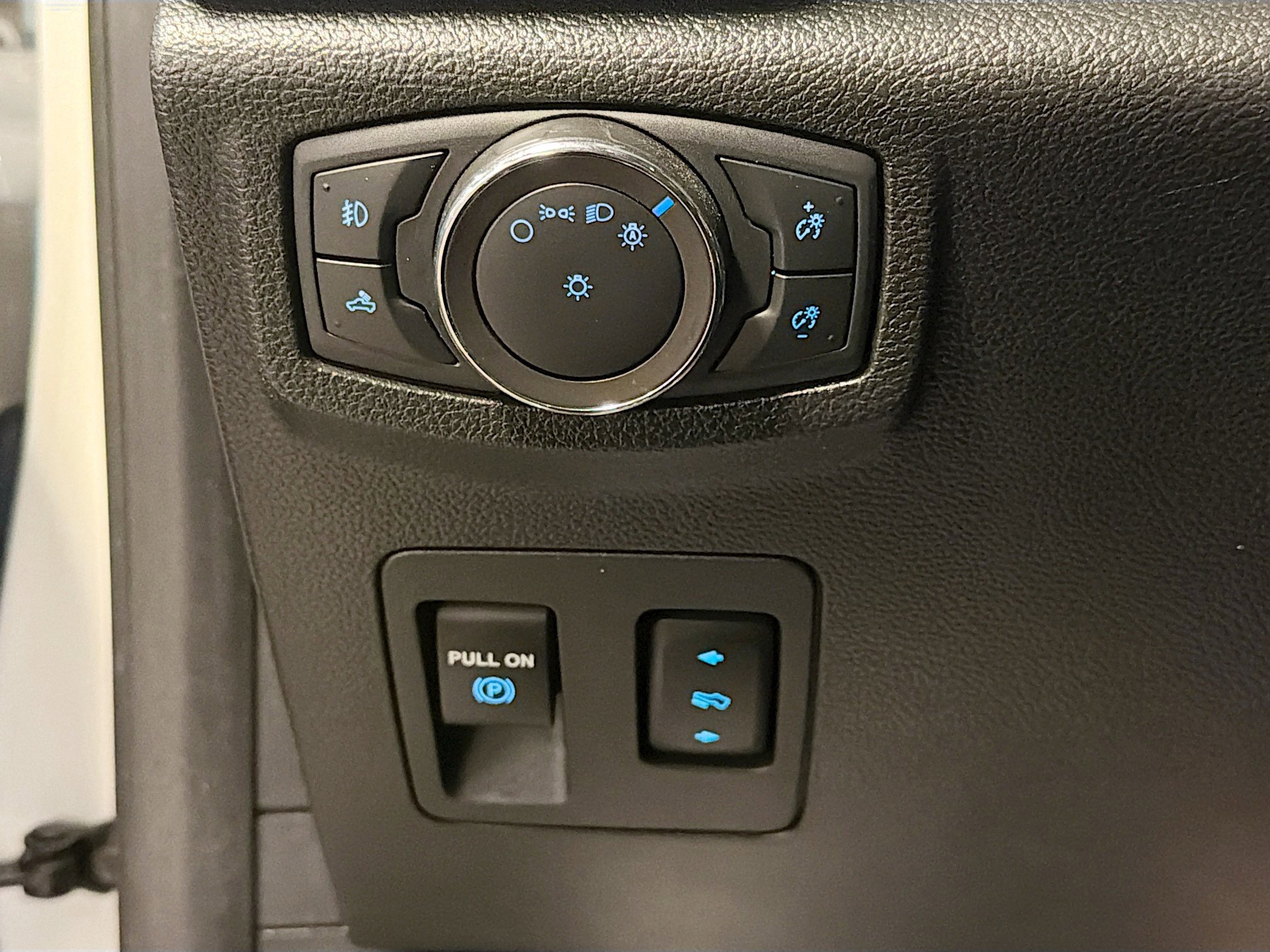 Used 2020 Ford F150 Platinum w/ Equipment Group 701A Luxury image 17