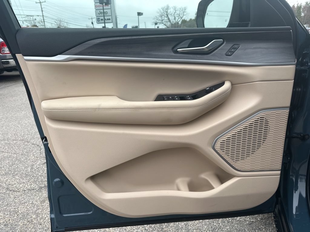 New 2026 Jeep Grand Cherokee L Limited AWD/4WD image 12