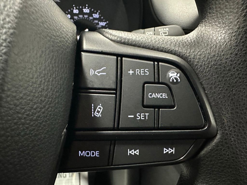 Used 2025 Toyota Sienna LE FWD image 19