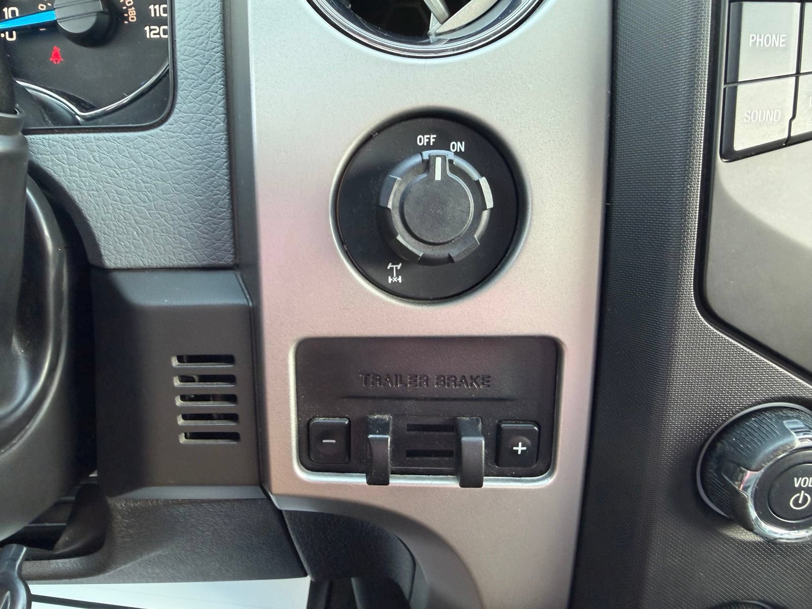 Used 2013 Ford F150 XLT w/ Luxury Equipment Group RWD image 22