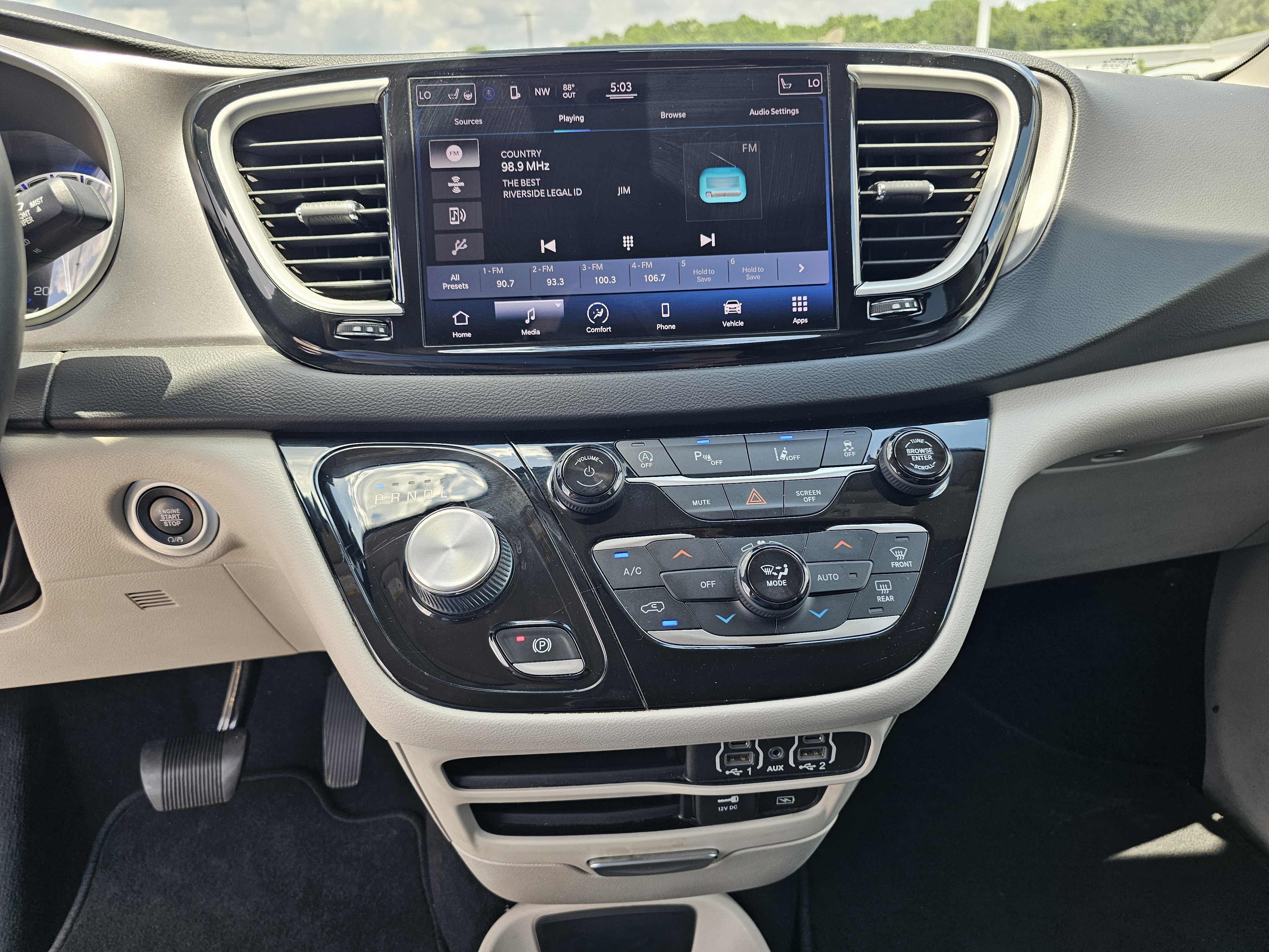 Used 2022 Chrysler Pacifica Touring-L FWD image 24
