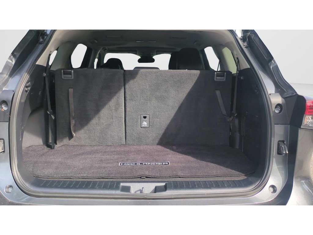 Used 2020 Toyota Highlander XLE FWD image 9