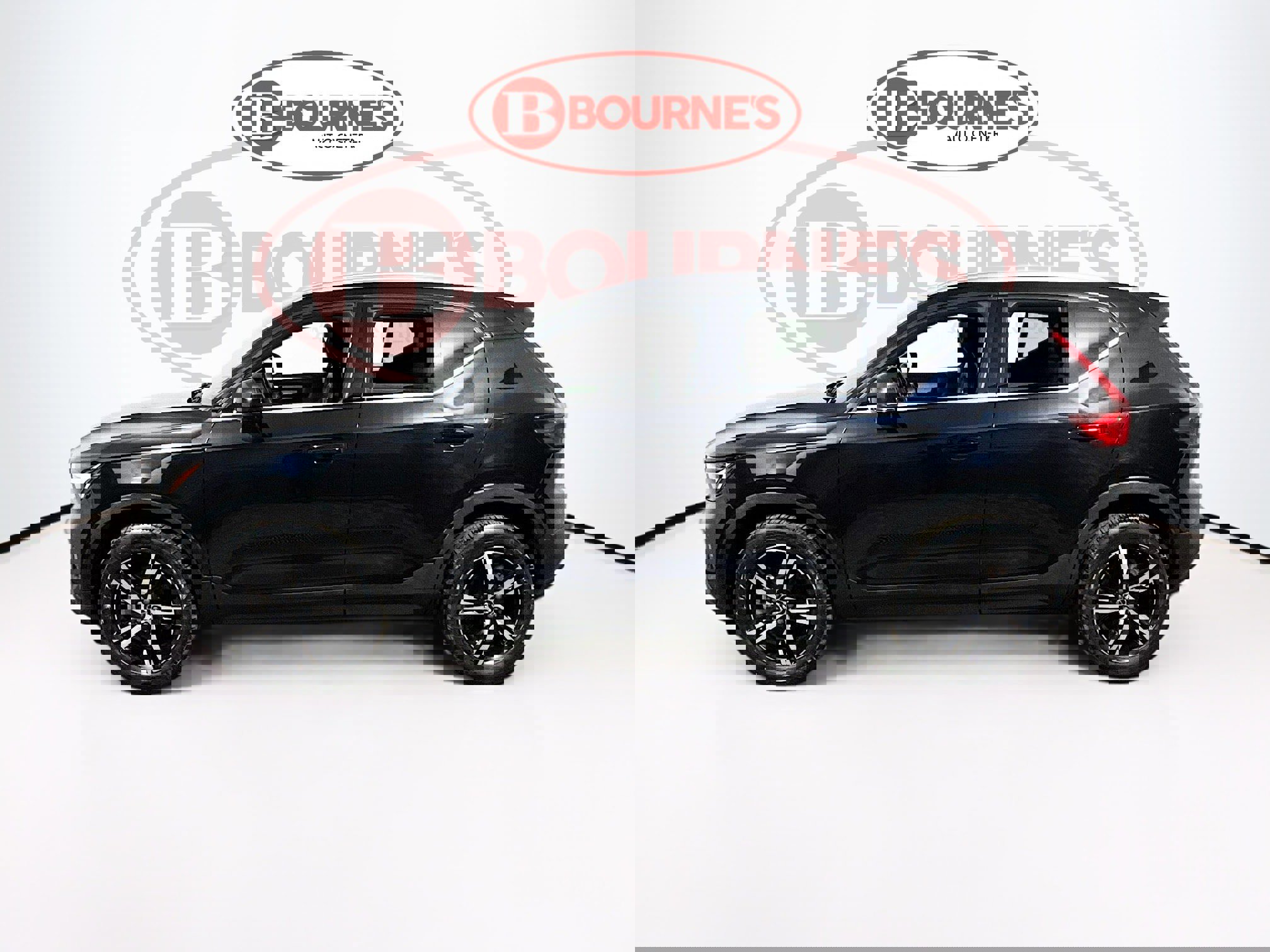 Used 2023 Volvo XC40 B5 Plus image 8