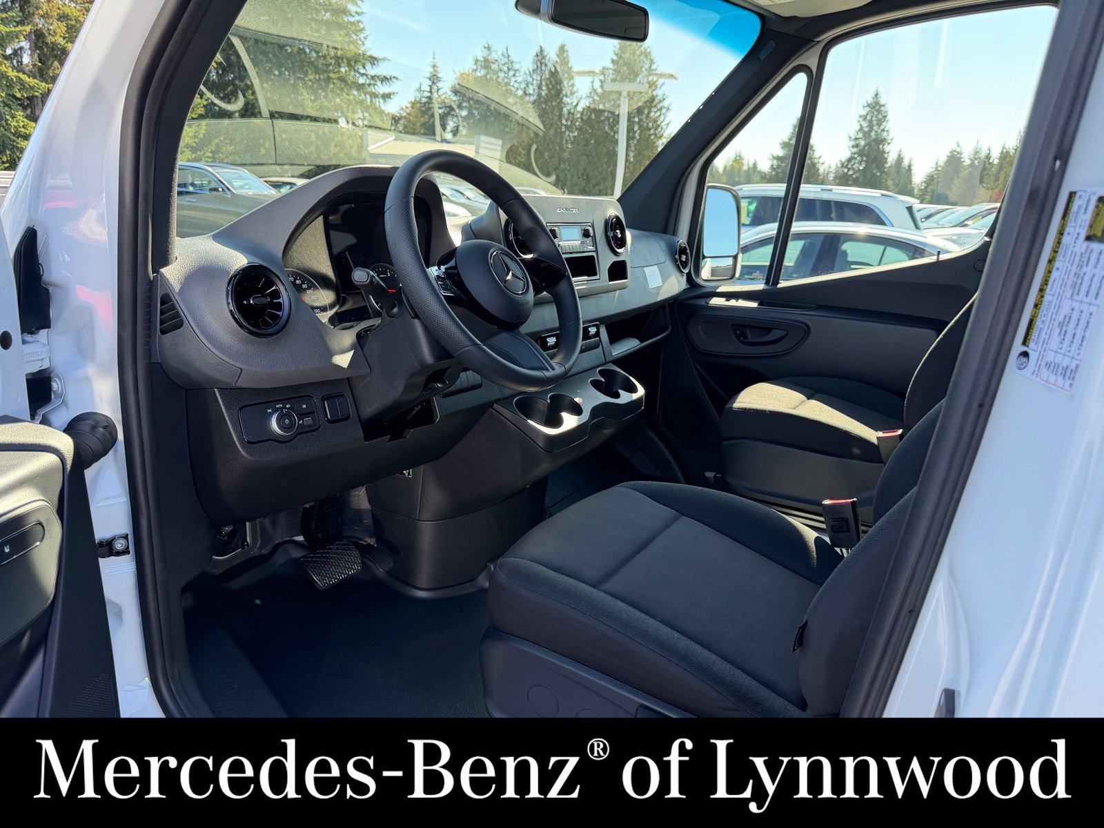 Used 2025 Mercedes-Benz Sprinter 2500 image 15