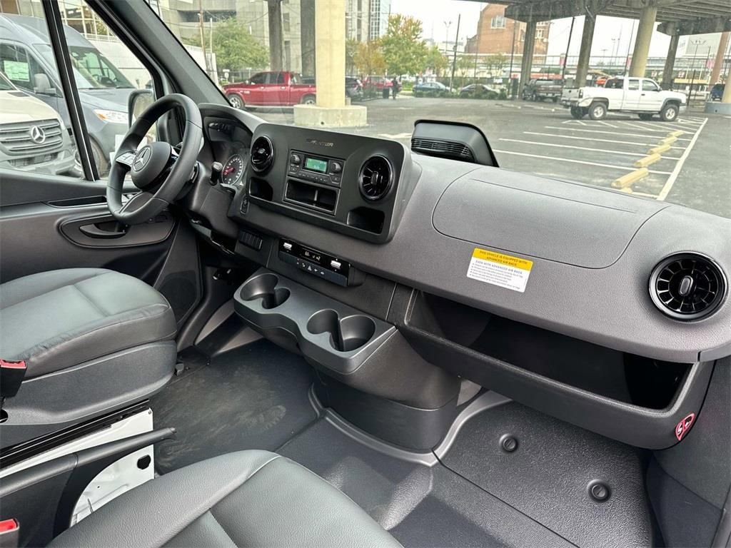 Used 2025 Mercedes-Benz Sprinter 2500 image 13