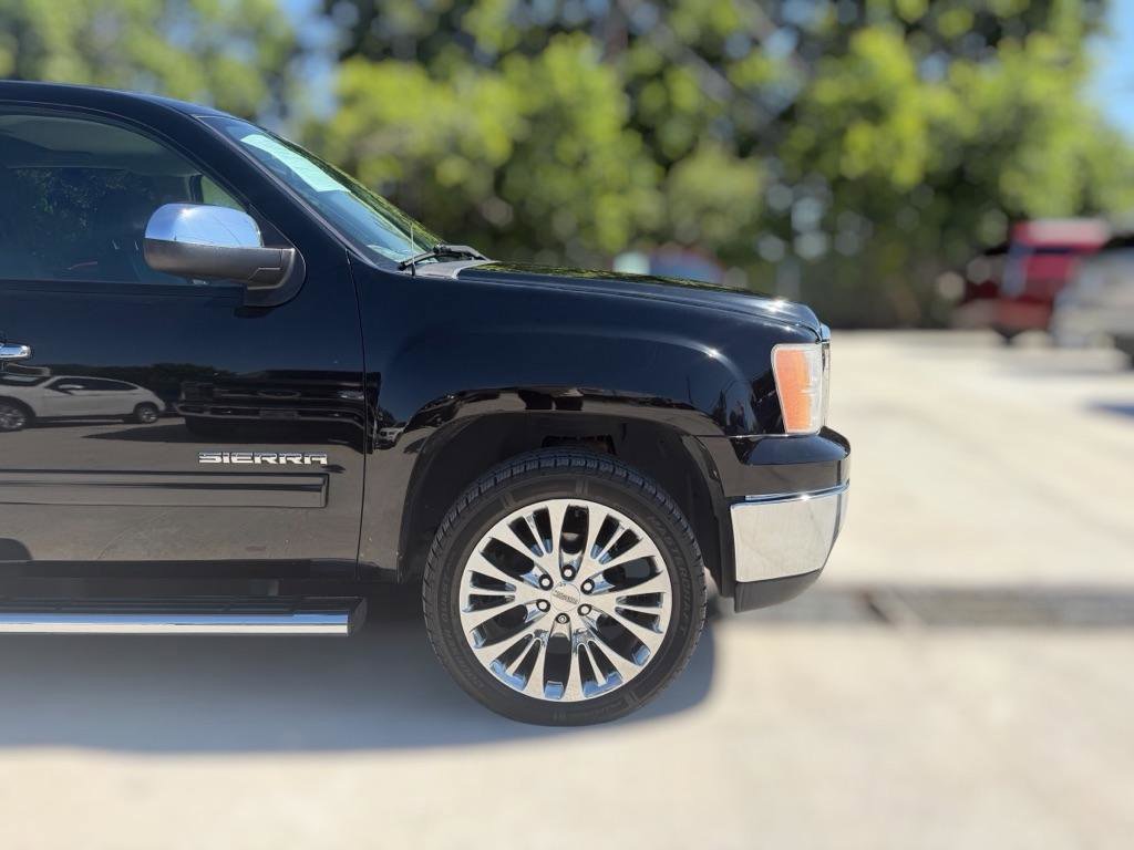Used 2013 GMC Sierra 1500 SLT w/ Suspension Package, Off-Road AWD/4WD image 6