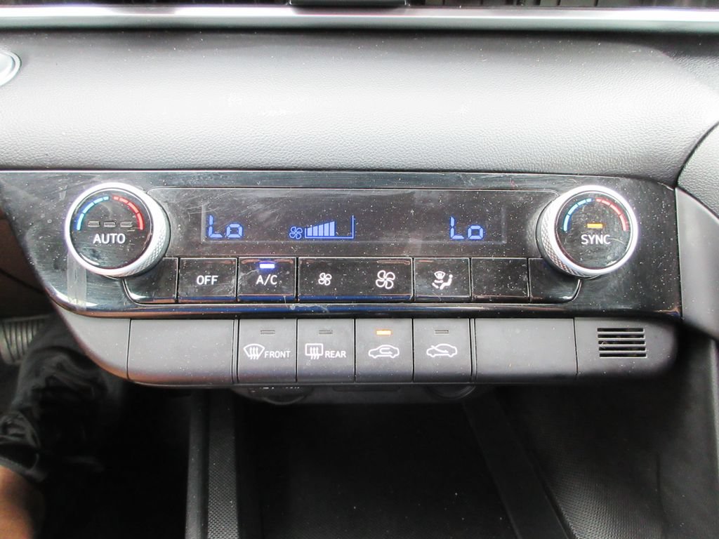 Used 2022 Hyundai Elantra SEL FWD image 28
