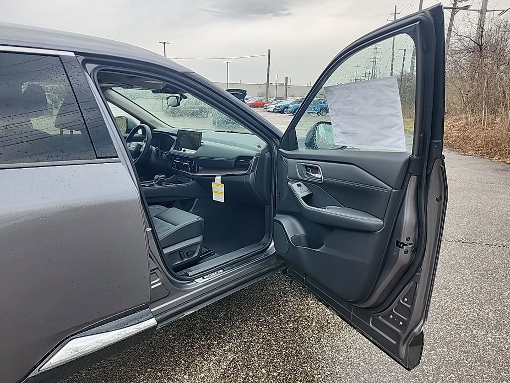 New 2026 Nissan Rogue Platinum w/ Platinum Premium Package image 9