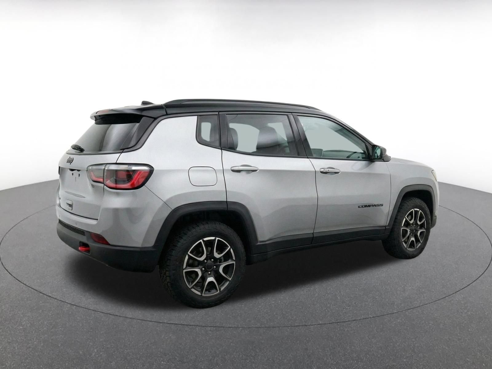 Used 2025 Jeep Compass Trailhawk AWD/4WD image 10