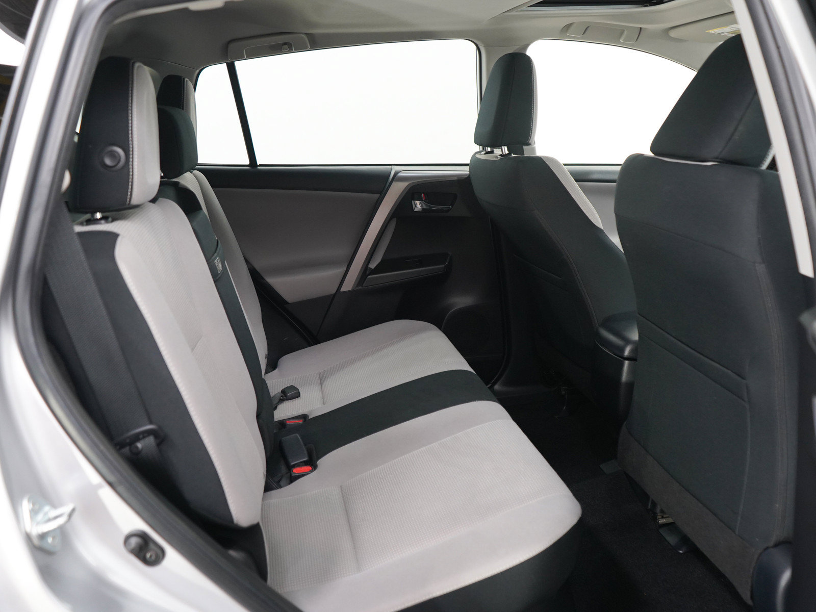 Used 2016 Toyota RAV4 XLE w/ Convenience Package AWD/4WD image 12