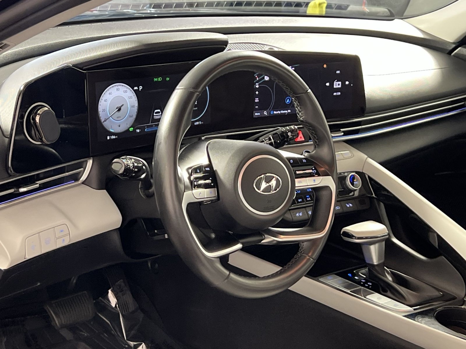 Used 2022 Hyundai Elantra Limited w/ Cargo Package FWD image 17