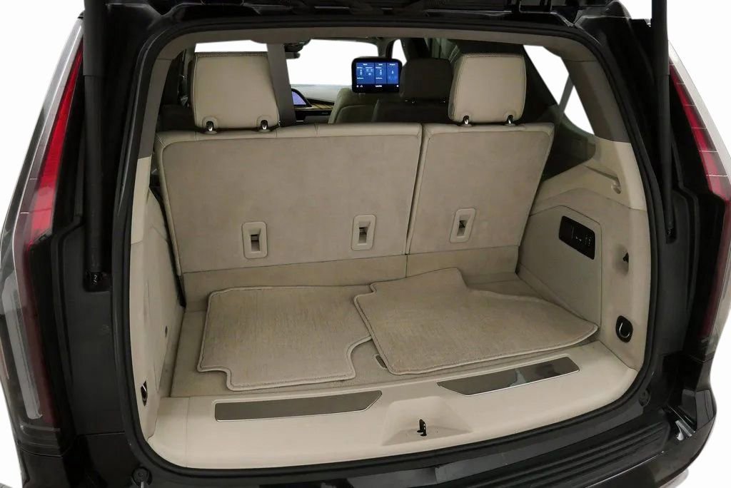 Used 2021 Cadillac Escalade Premium Luxury Platinum AWD/4WD image 40