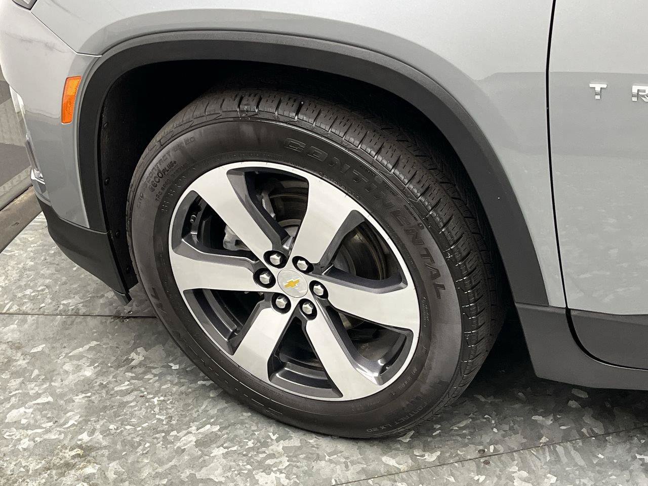 Certified 2023 Chevrolet Traverse LT w/ LT Premium Package AWD/4WD image 38