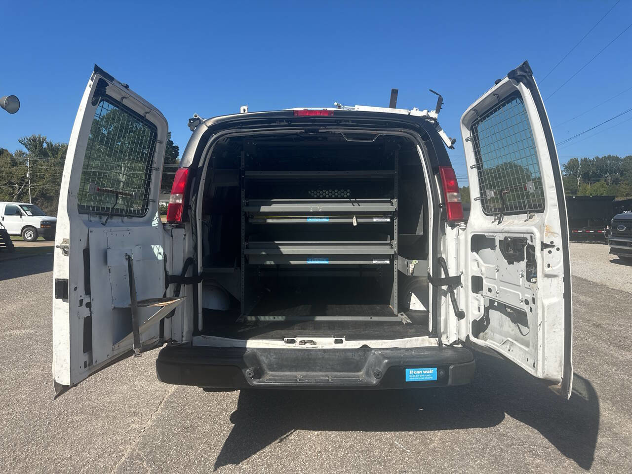 Used 2018 Chevrolet Express 2500 w/ Driver Convenience Package image 14