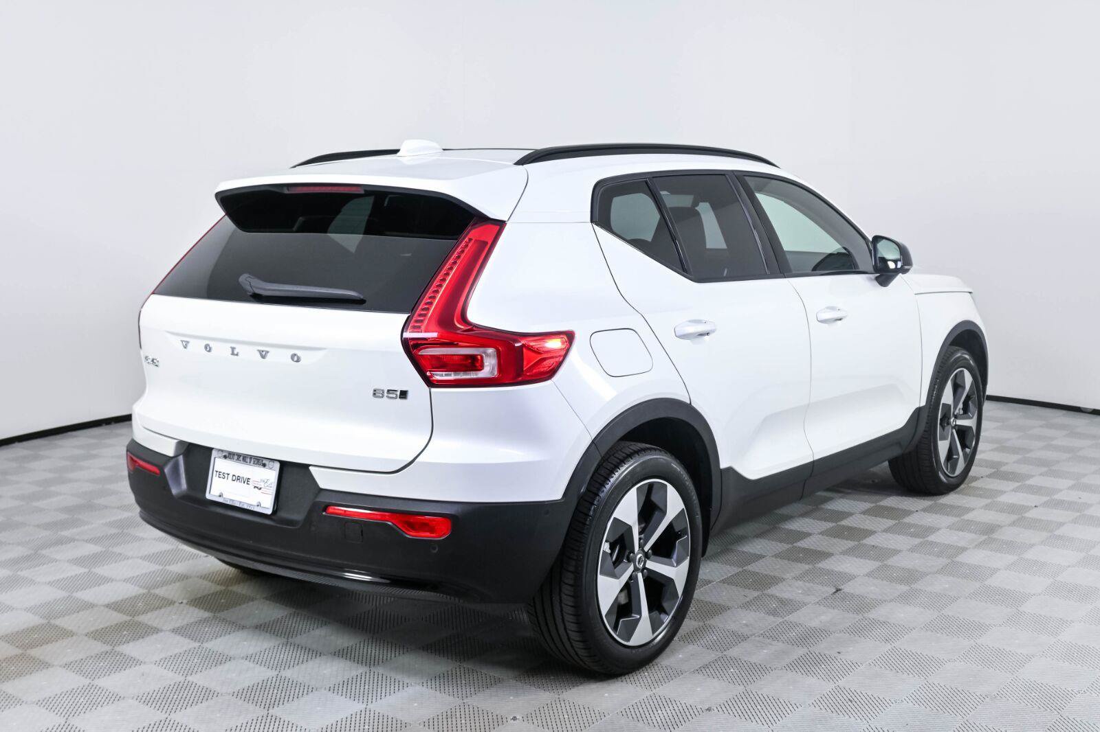 Certified 2023 Volvo XC40 B5 Plus w/ Climate Package AWD/4WD image 28