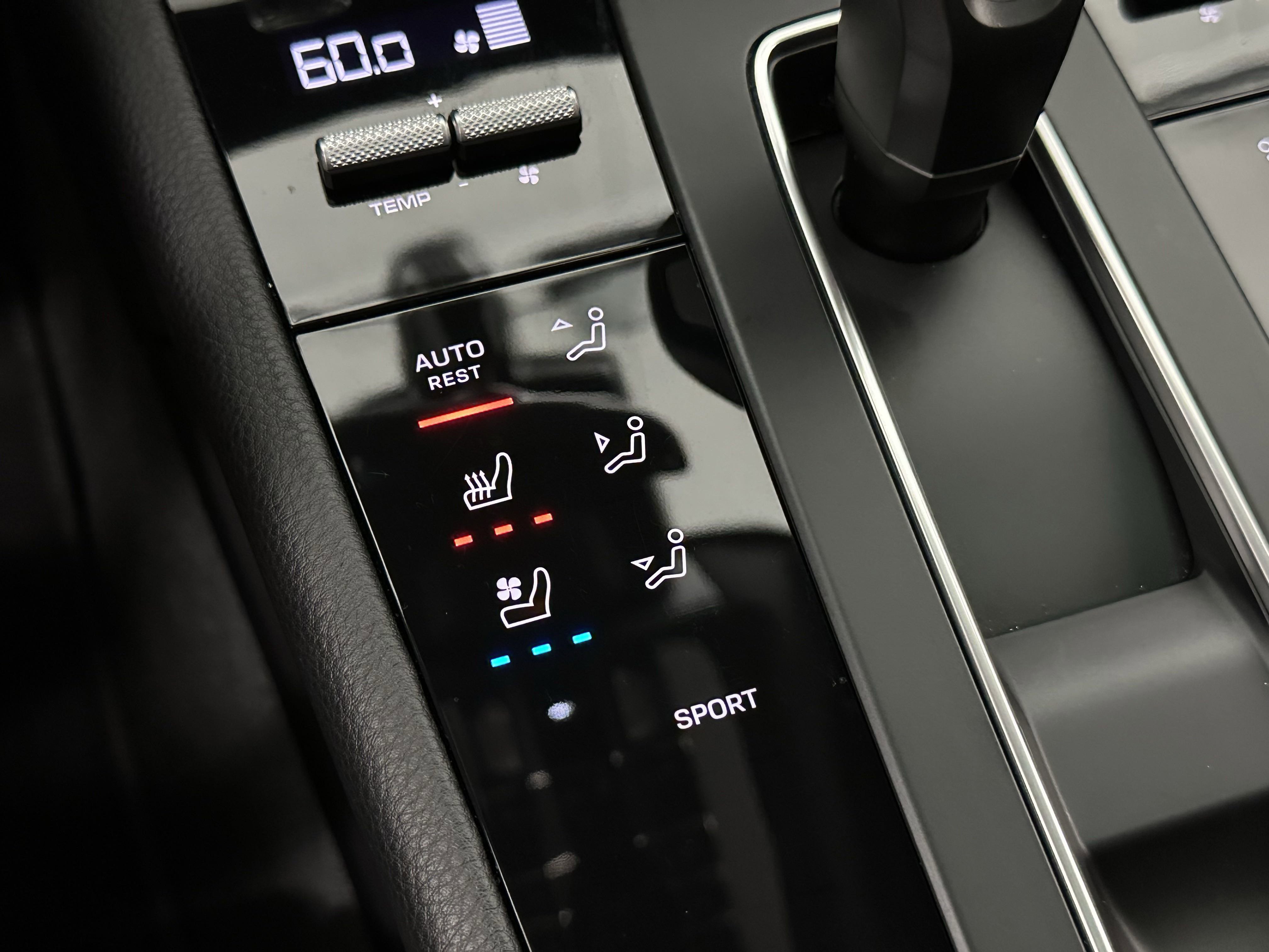 Certified 2025 Porsche Macan image 36