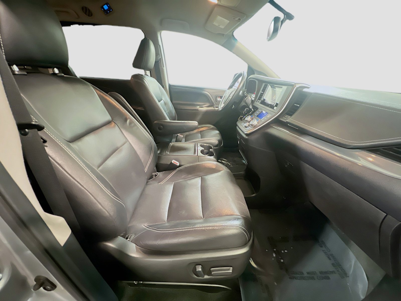 Used 2017 Toyota Sienna SE image 20