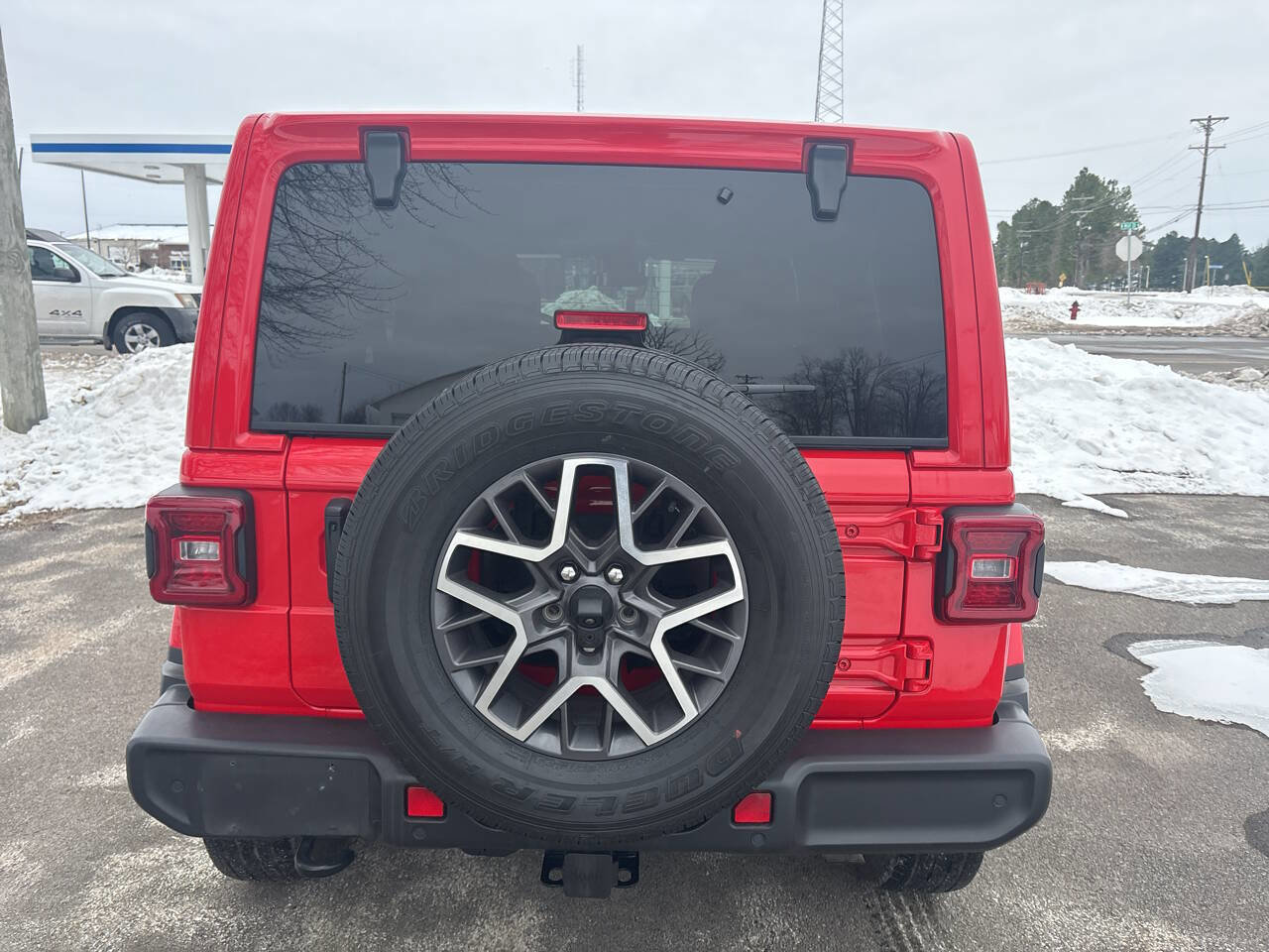 Used 2024 Jeep Wrangler Unlimited Sahara w/ Safety Group AWD/4WD image 18