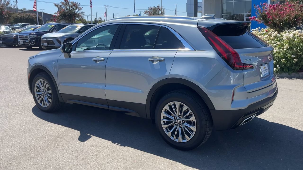 Used 2025 Cadillac XT4 Premium Luxury FWD image 5