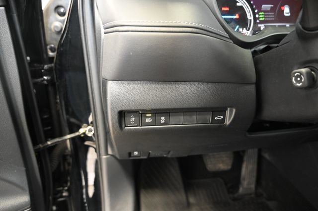 Used 2023 Toyota Venza LE image 25