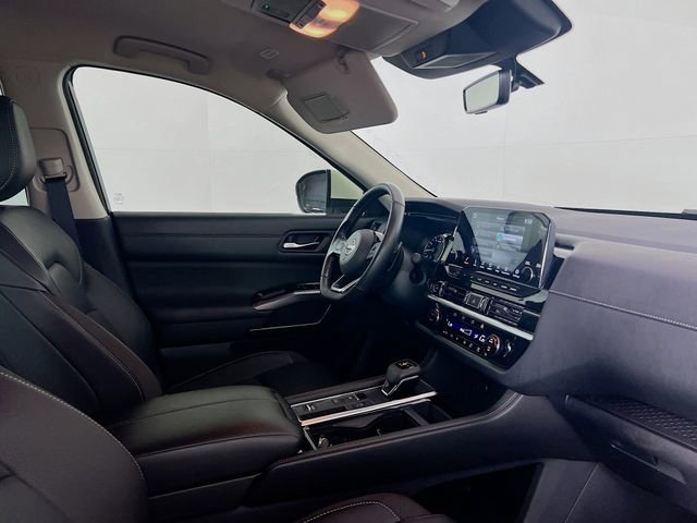 Used 2024 Nissan Pathfinder SL image 9