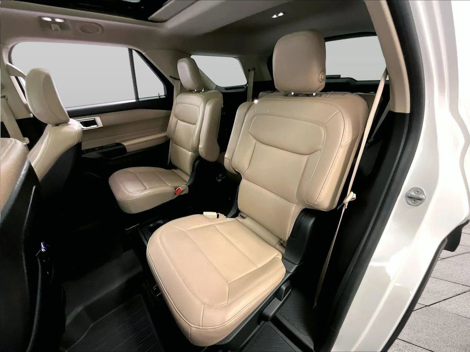 Certified 2020 Ford Explorer XLT w/ Equipment Group 202A image 25