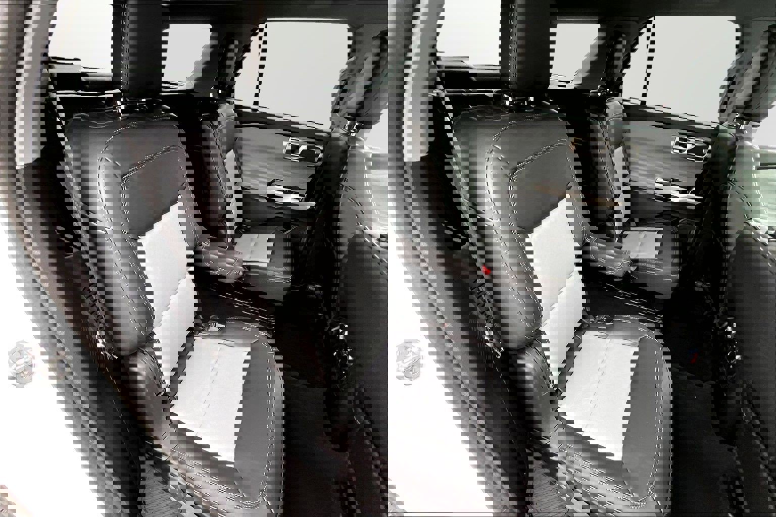 Used 2022 Ford Explorer XLT w/ Equipment Group 202A image 17