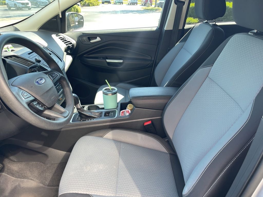 Used 2017 Ford Escape SE FWD image 4