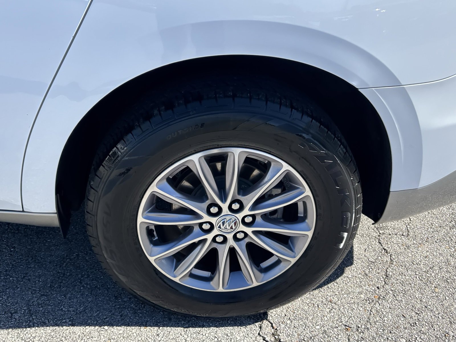 Used 2023 Buick Enclave Essence image 14