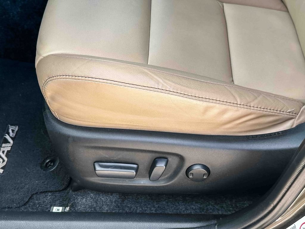 Used 2014 Toyota RAV4 Limited w/ Technology Package FWD image 15