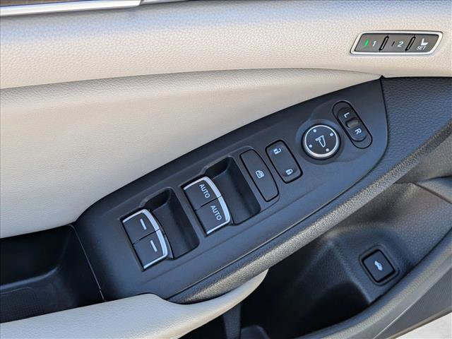 Used 2022 Honda Accord Touring image 11