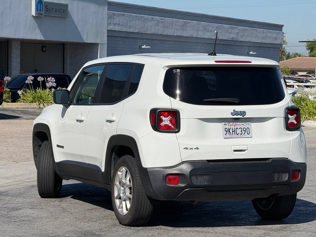 Used 2023 Jeep Renegade Latitude AWD/4WD image 2