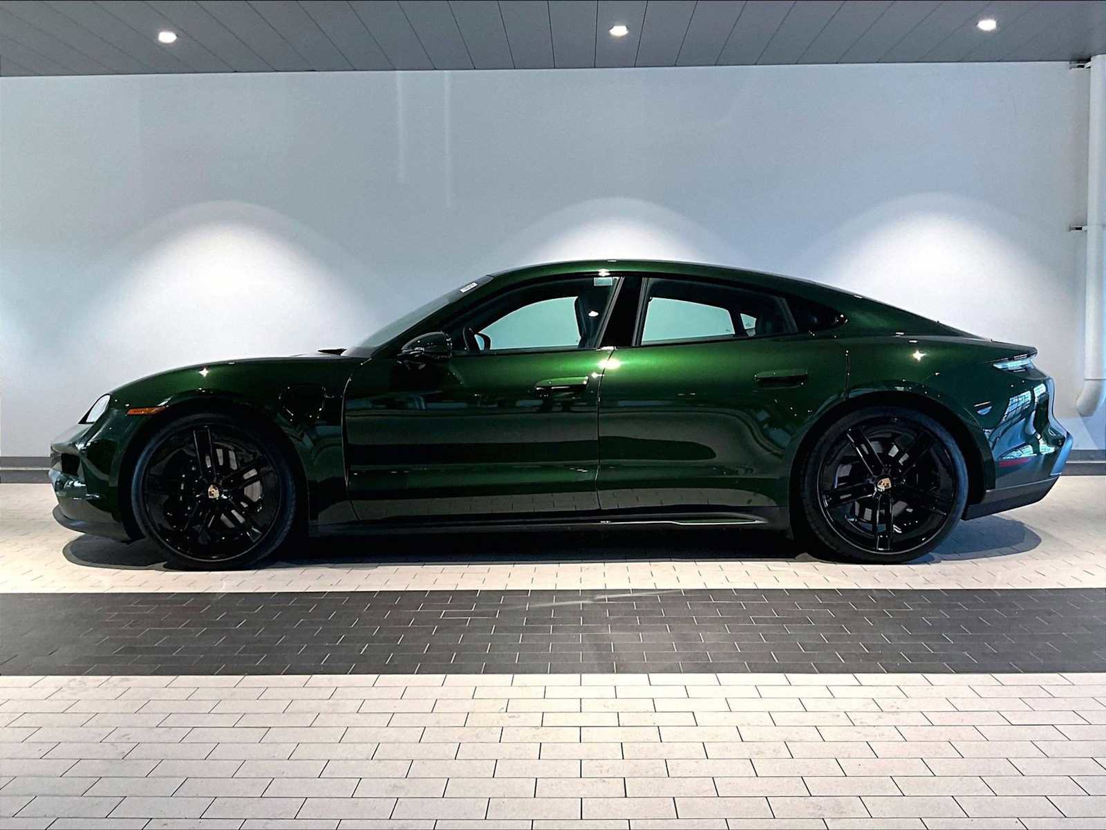 Used 2025 Porsche Taycan image 2