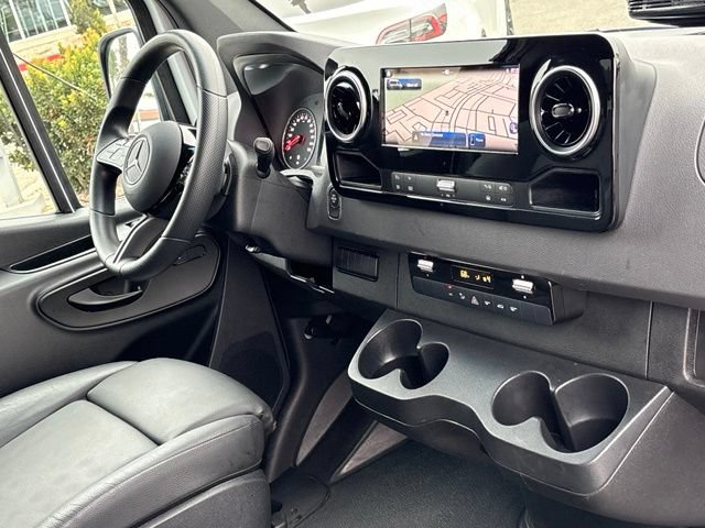 Used 2025 Mercedes-Benz Sprinter 2500 image 28