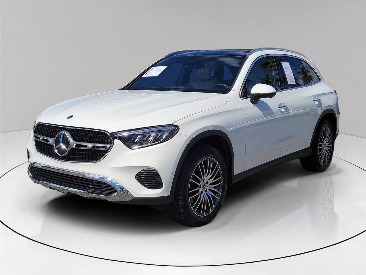 Used 2025 Mercedes-Benz GLC 300 image 3