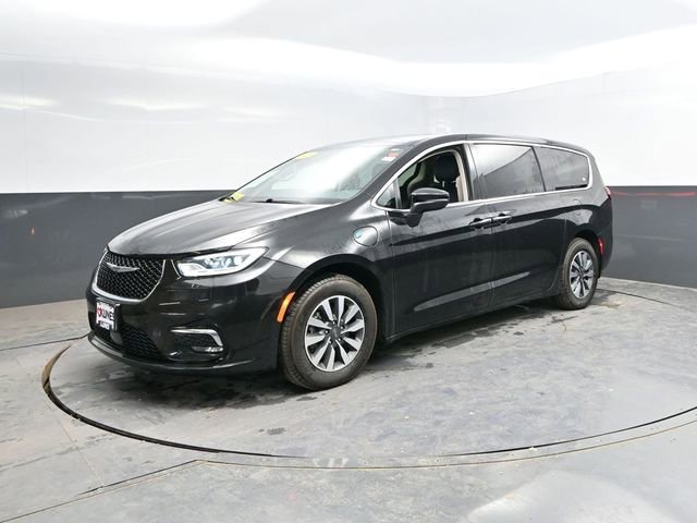 Used 2023 Chrysler Pacifica Touring-L FWD image 5