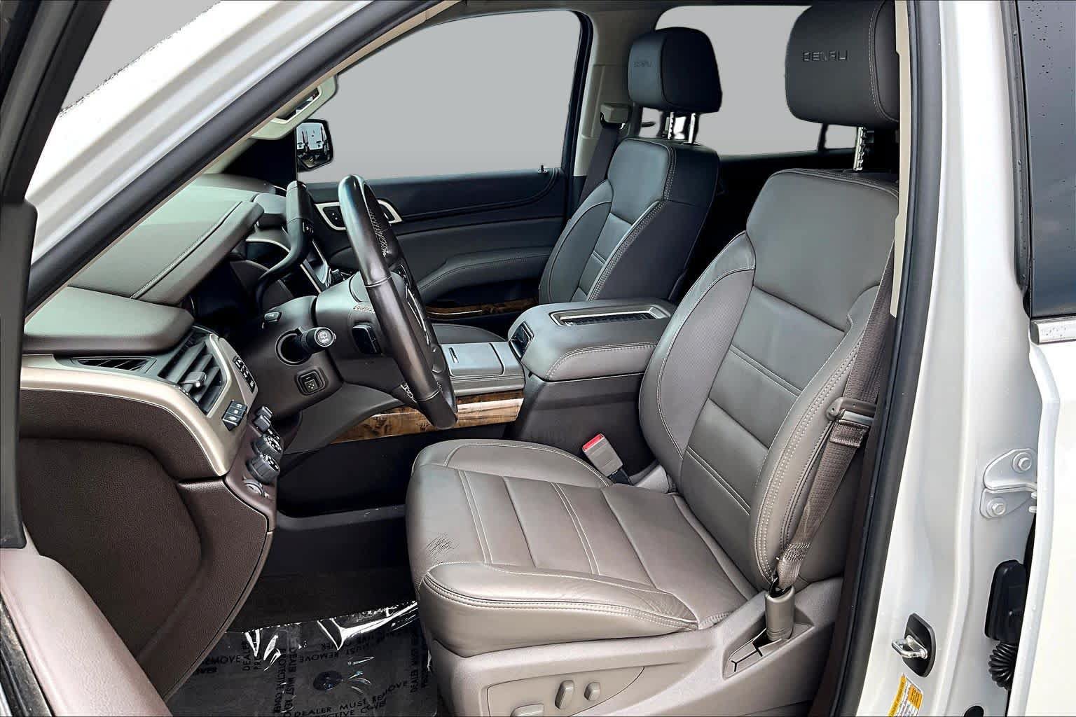 Used 2016 GMC Yukon Denali w/ Open Road Package AWD/4WD image 8