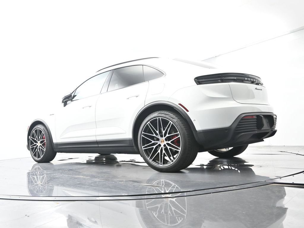 Certified 2025 Porsche Macan 4S Electric AWD/4WD image 44