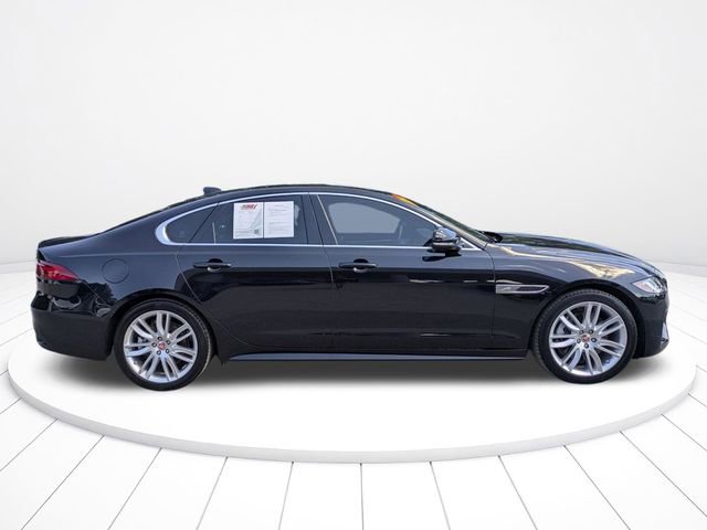 Used 2022 Jaguar XF R-Dynamic SE AWD/4WD image 3