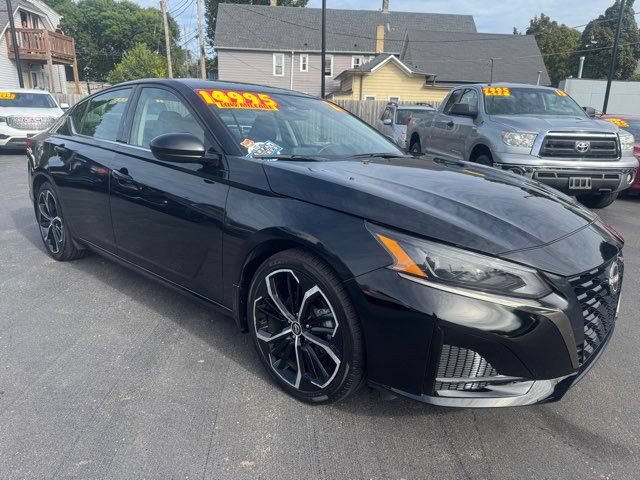 Used 2024 Nissan Altima 2.5 SR