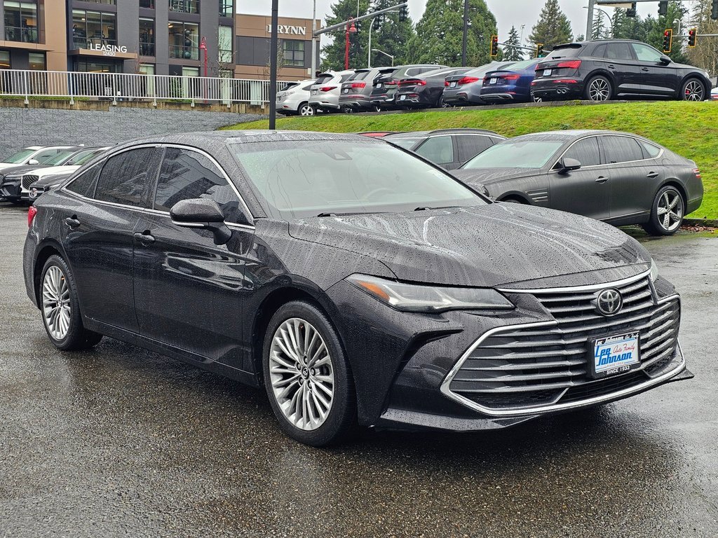 Used 2019 Toyota Avalon Limited w/ Preferred Accessory Package image 3