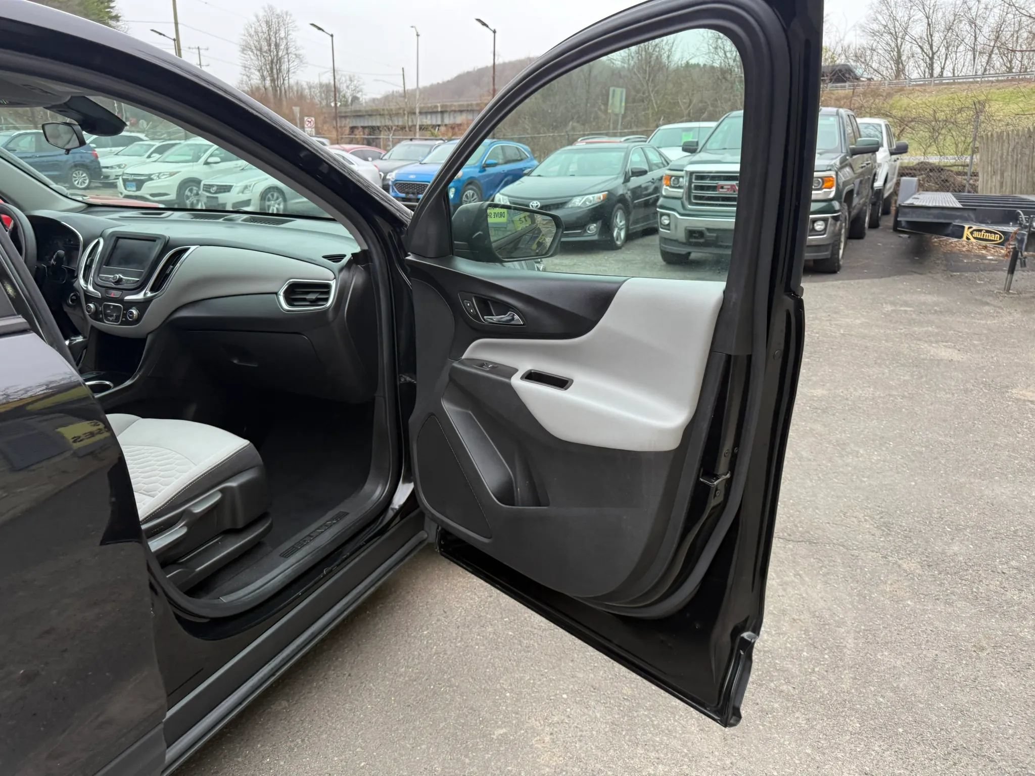 Used 2021 Chevrolet Equinox LS w/ LS Convenience Package AWD/4WD image 14