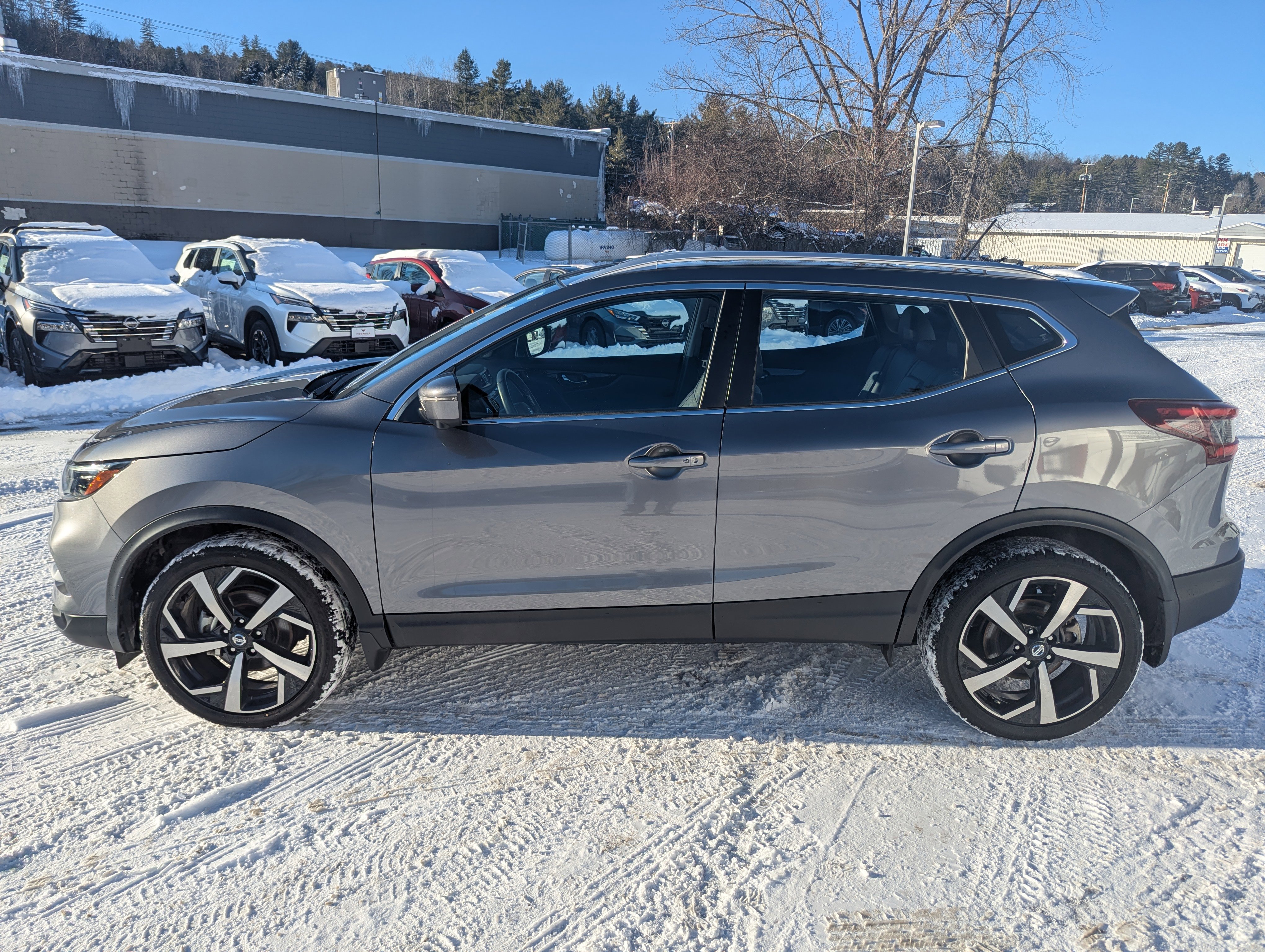 Used 2022 Nissan Rogue Sport SL w/ Premium Package image 4