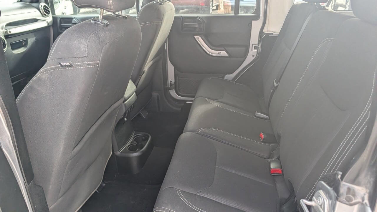 Used 2017 Jeep Wrangler Unlimited Sahara image 11
